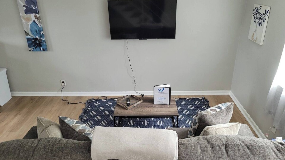 Joslyn Castle Apartment | Davenport Dwellings 14-3Bd 2Bath in Midtown