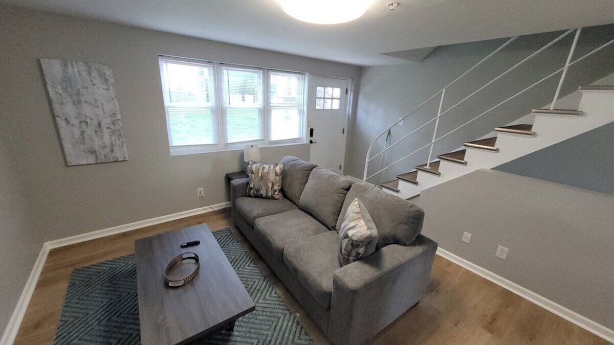 Joslyn Castle Apartment | Davenport Dwellings-Newly furnished 3bd 2ba