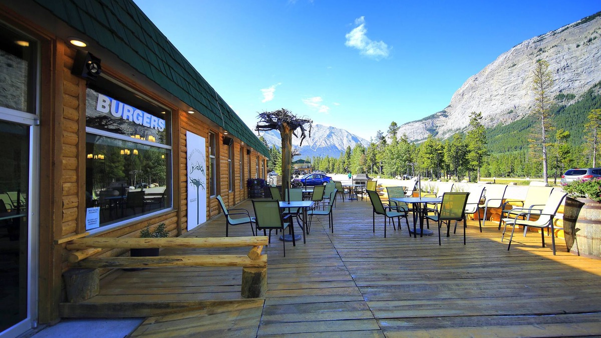 Cline River Hotel | David Thompson Resort Hotel