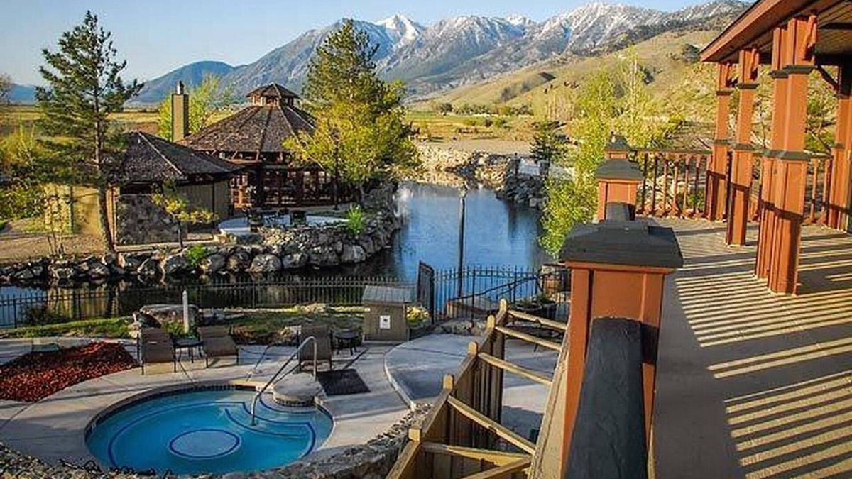 Genoa Condo | David Walley's Resort, 2br suite, Saturday check-in