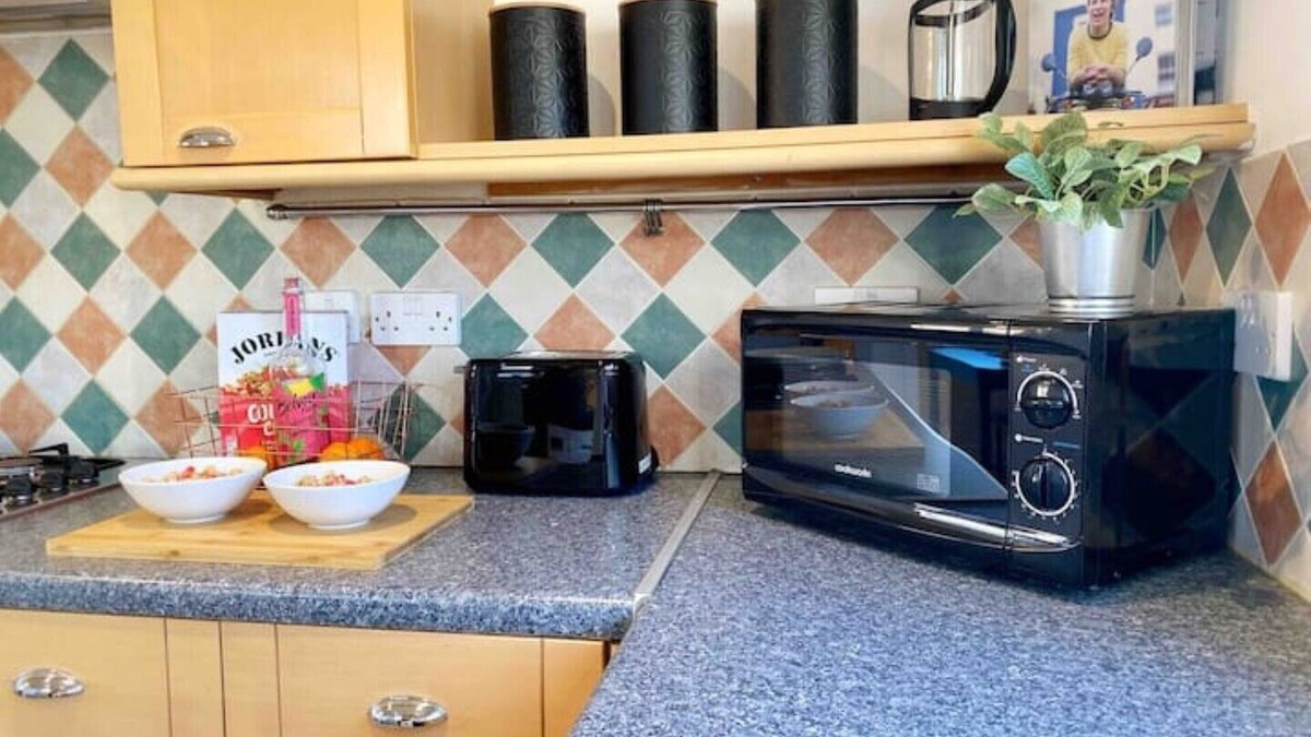 Rothwell House | Davis House 5 Beds Sleeps 6