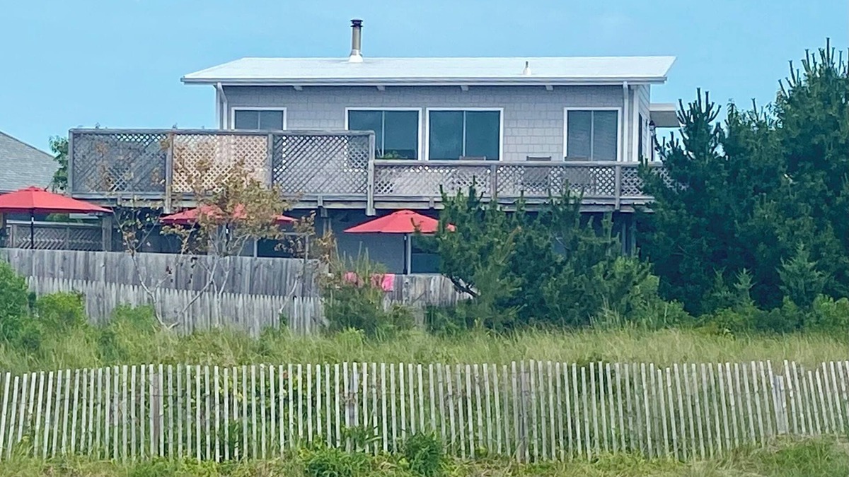 Davis Park House | Davis Park Waterview, 4th House from Ocean, WiFi, Pool, AC/Heat