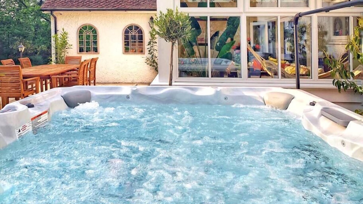Broad Oak Apartment | Daweswood Guest Suite - luxury retreat & hot tub.