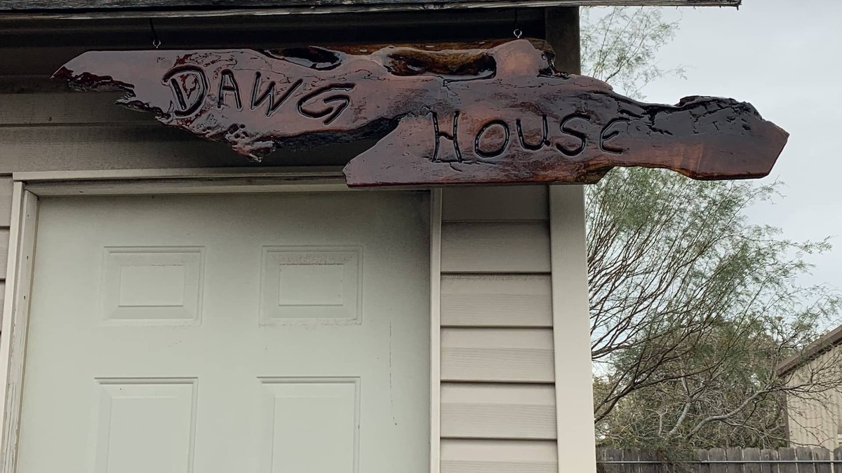 South Side Cottage | DAWG HOUSE quiet get away centrally located in Corpus Christi