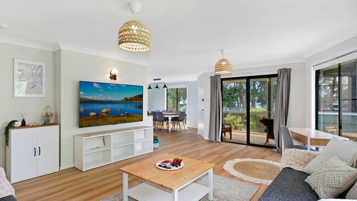 Dora Creek House | Dawn to dusk river retreat at Dora Creek