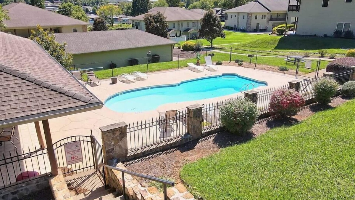 Hiawassee Condo | Day Dreamer - by Chatuge Home Concierge Lake & Mountain Views Condo W/Pool
