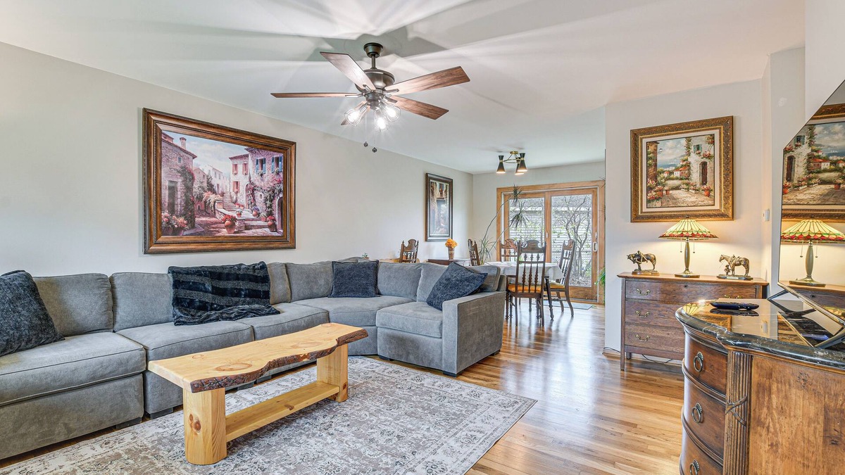 Schaumburg House | Day Trip to Chicago: Hoffman Estates Gem!