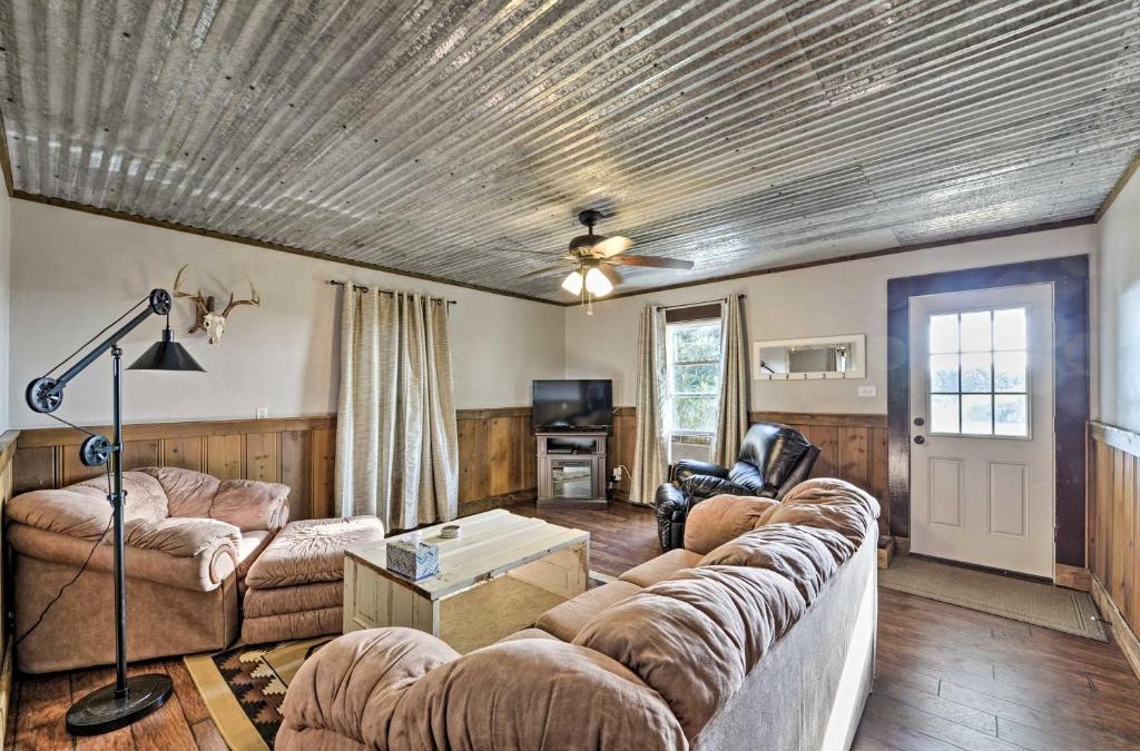 McLennan County House | Day Trip to Waco and Temple House on Cattle Farm