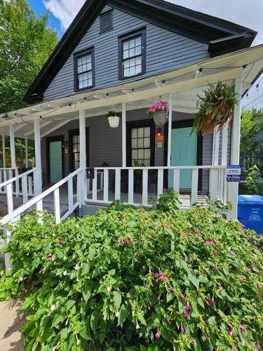 Cabbagetown Apartment | Daydream Host Atlanta