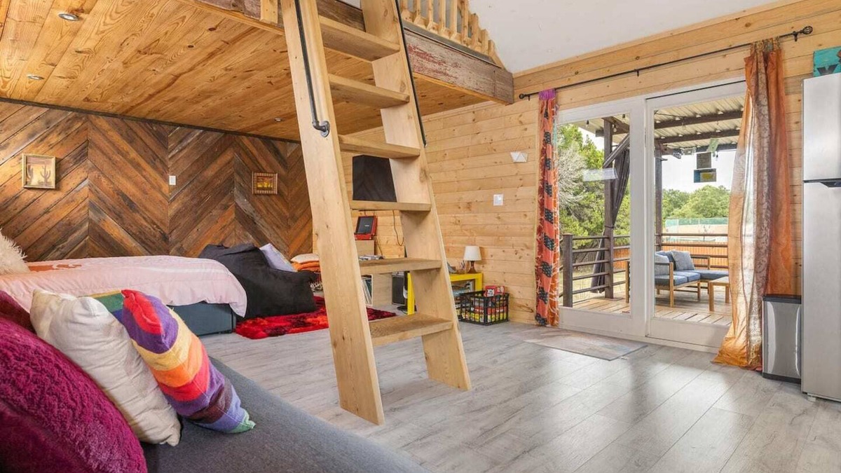 Wimberley Cottage | DayDreamer Cottage amidst the Blanco river with private Hot Tub