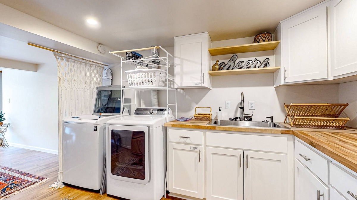Markham Apartment | Daylight basement with garden views - near Multnomah Village