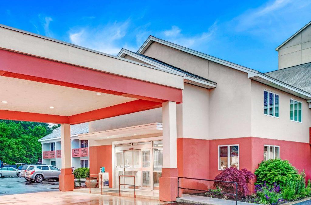 Methuen Hotel | Days Hotel by Wyndham Methuen MA Conference Center