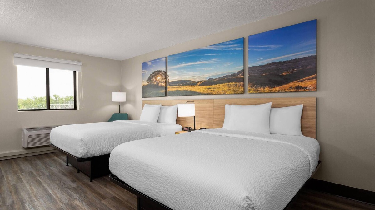 Hammond Hotel | Days Inn and Suites by Wyndham Hammond, IN