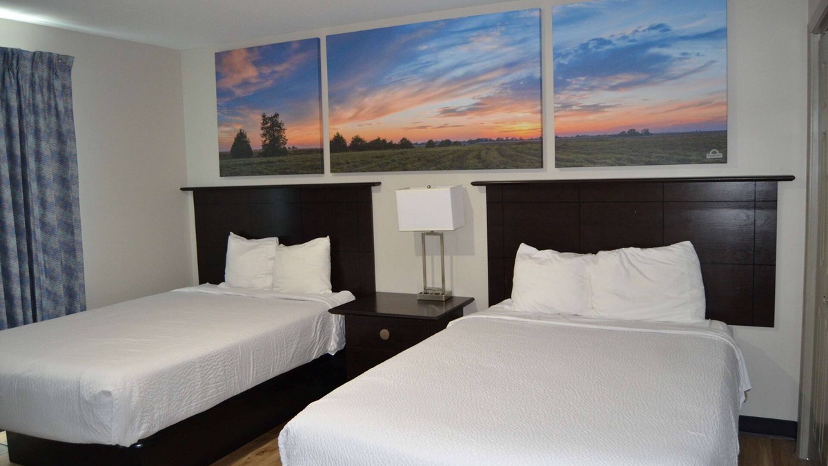 Miner Hotel | Days Inn and Suites by Wyndham Sikeston