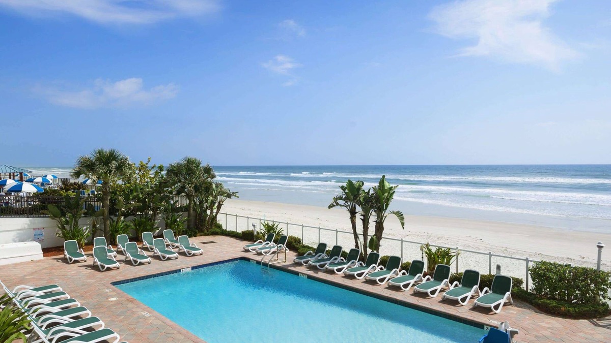 Van Valzah Hotel | Days Inn by Wyndham Daytona Oceanfront