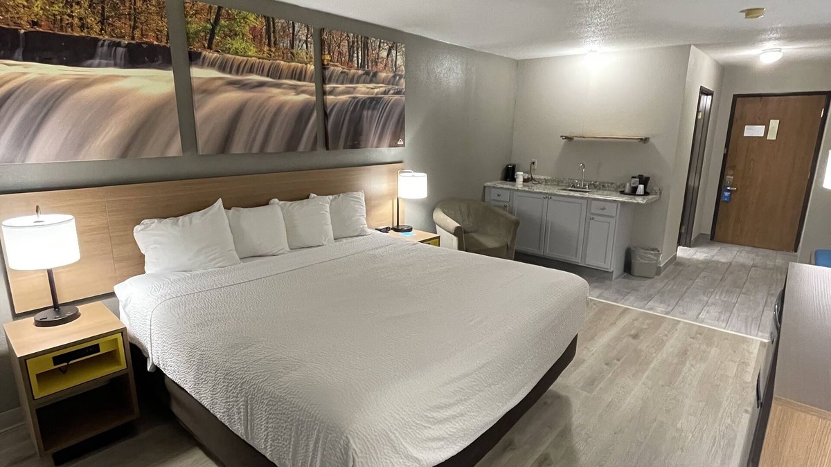 Alpena Hotel | Days Inn by Wyndham Alpena