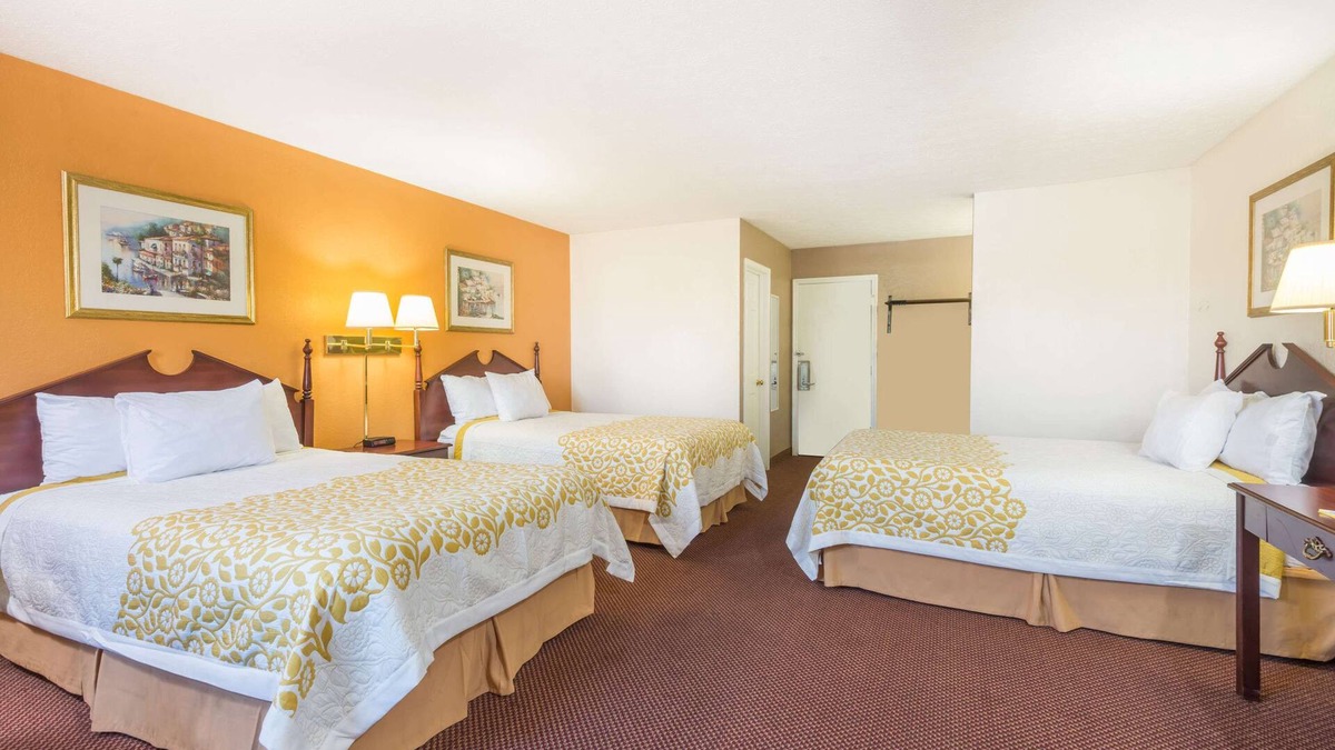 Amherst Hotel | Days Inn by Wyndham Amherst