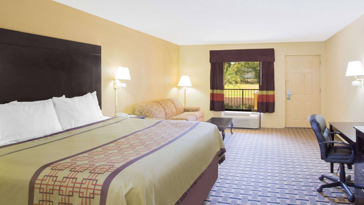 Andalusia Hotel | Days Inn by Wyndham Andalusia