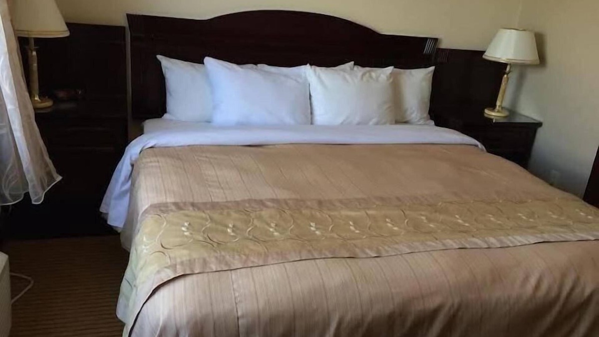 Athabasca Hotel | Days Inn by Wyndham Athabasca