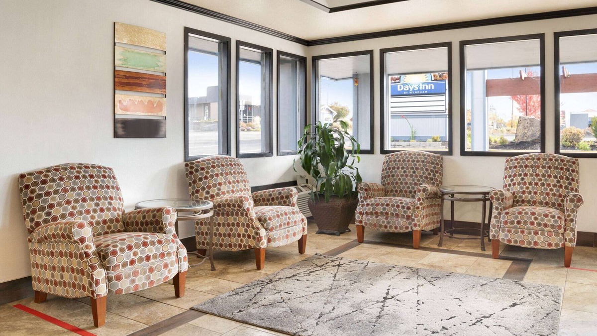 Orchard District Hotel | Days Inn by Wyndham Bend