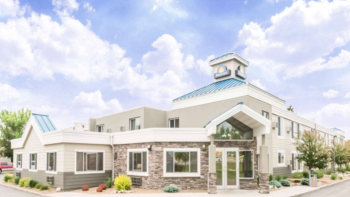 Bismarck Hotel | Days Inn by Wyndham Bismarck