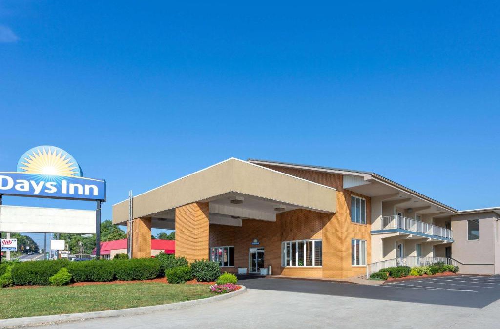 Breezewood Hotel | Days Inn by Wyndham Breezewood