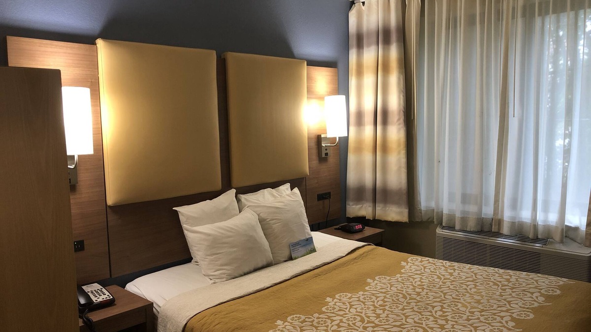 Brooklyn Hotel | Days Inn by Wyndham Brooklyn