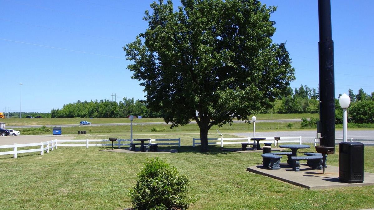 Calvert City Hotel | Days Inn by Wyndham Calvert City/Paducah East