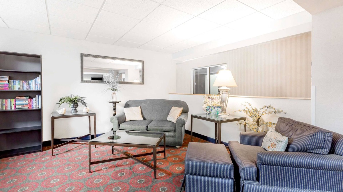 Cedar Falls Hotel | Days Inn by Wyndham Cedar Falls- University Plaza