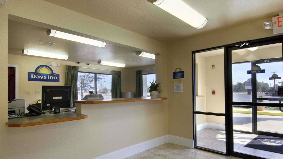 Centre Hotel | Days Inn by Wyndham Centre