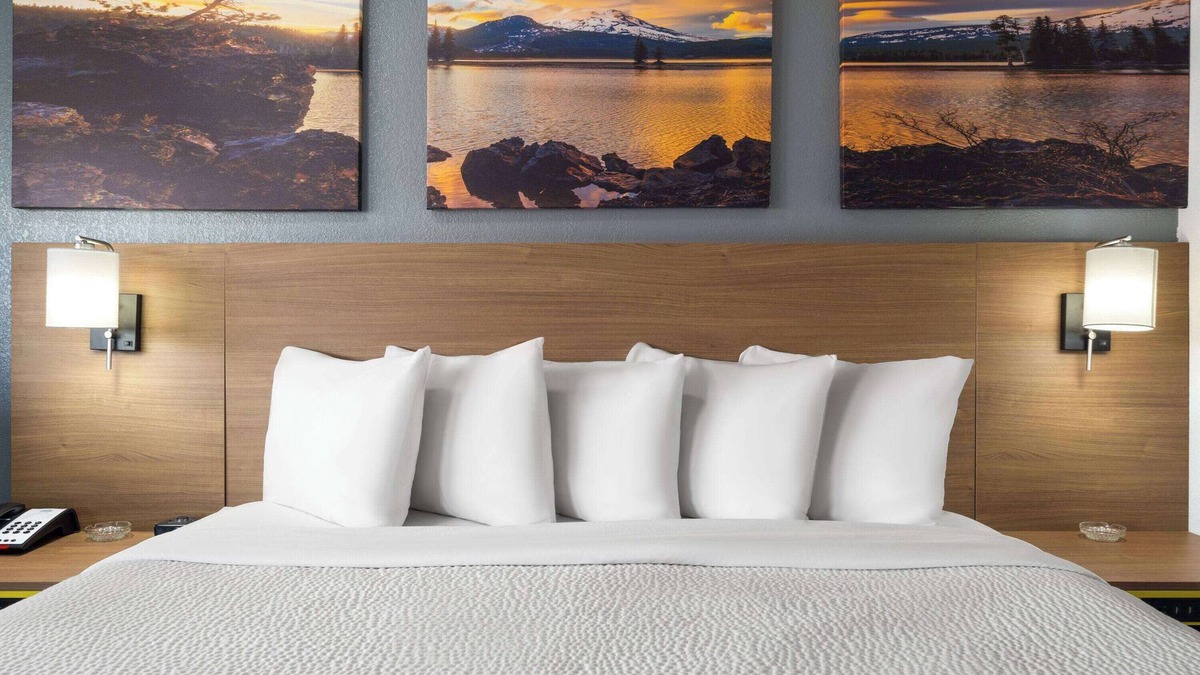 Crosswoods Hotel | Days Inn by Wyndham Columbus/Worthington
