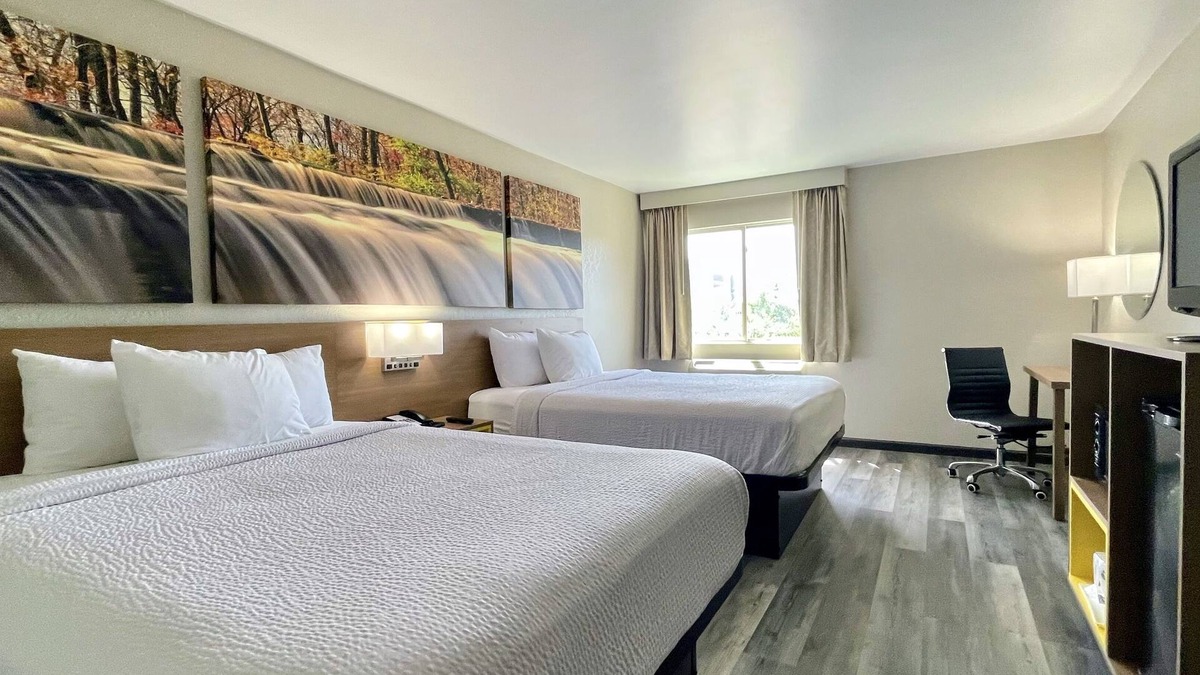 Columbus Hotel | Days Inn by Wyndham Columbus IN