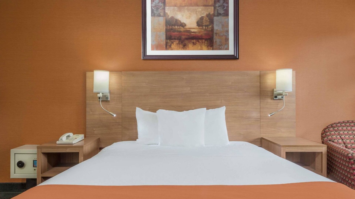 Columbus Hotel | Days Inn by Wyndham Columbus Fairgrounds