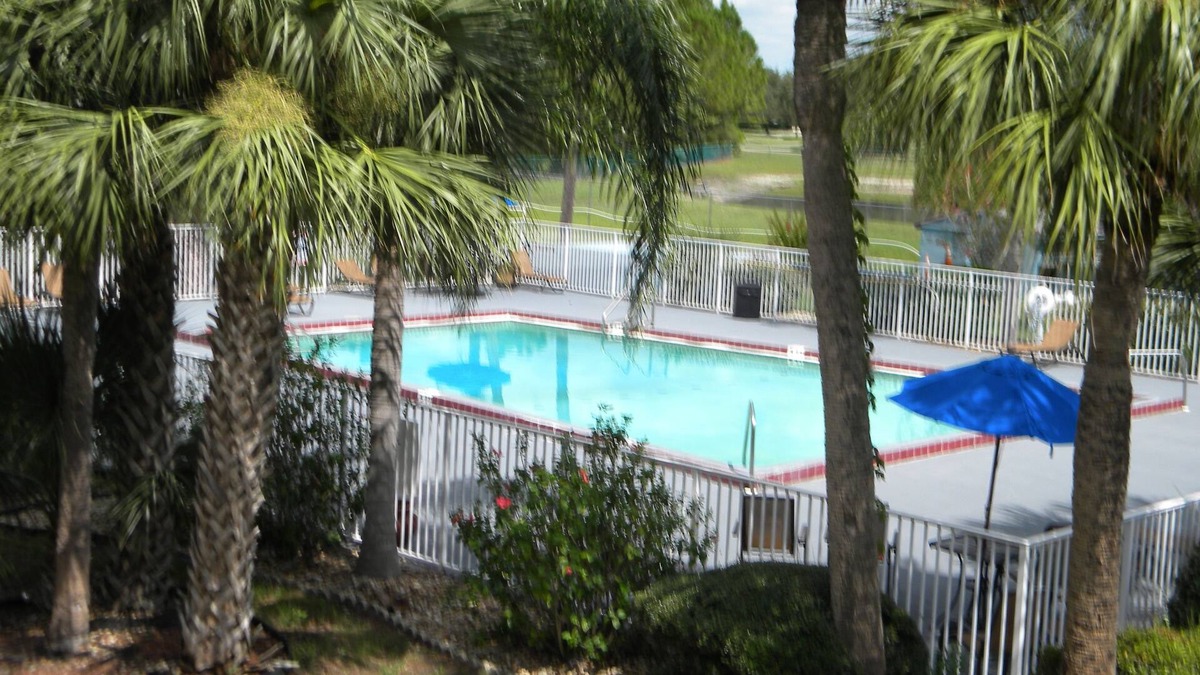 Daytona Beach Hotel | Days Inn by Wyndham Daytona Beach Speedway