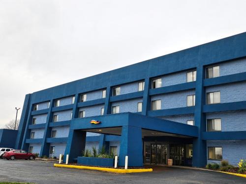 Quad Cities Hotel | Days Inn by Wyndham Davenport