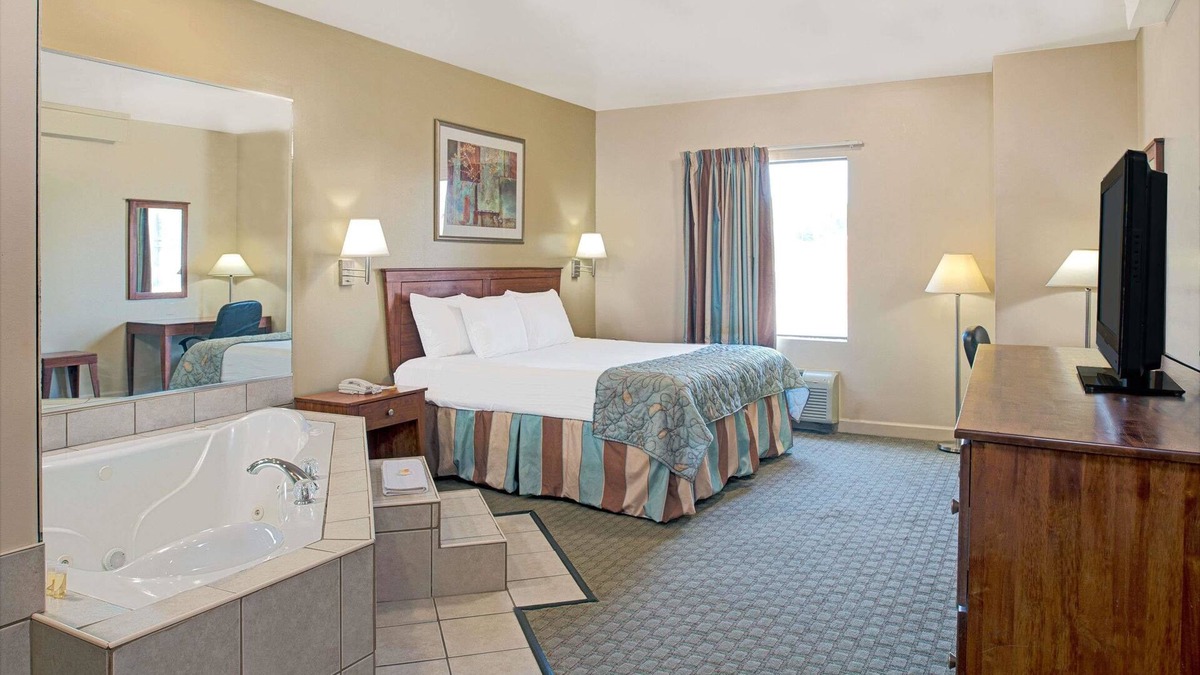Downtown St. Louis Hotel | Days Inn by Wyndham Downtown St. Louis