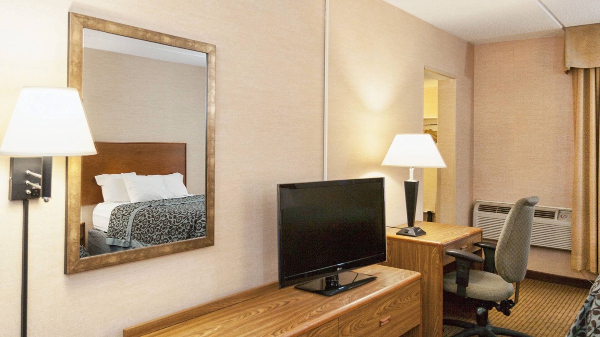Endion Hotel | Days Inn by Wyndham Duluth Lakewalk
