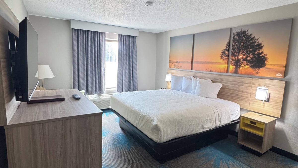 Eagle River Hotel | Days Inn by Wyndham Eagle River