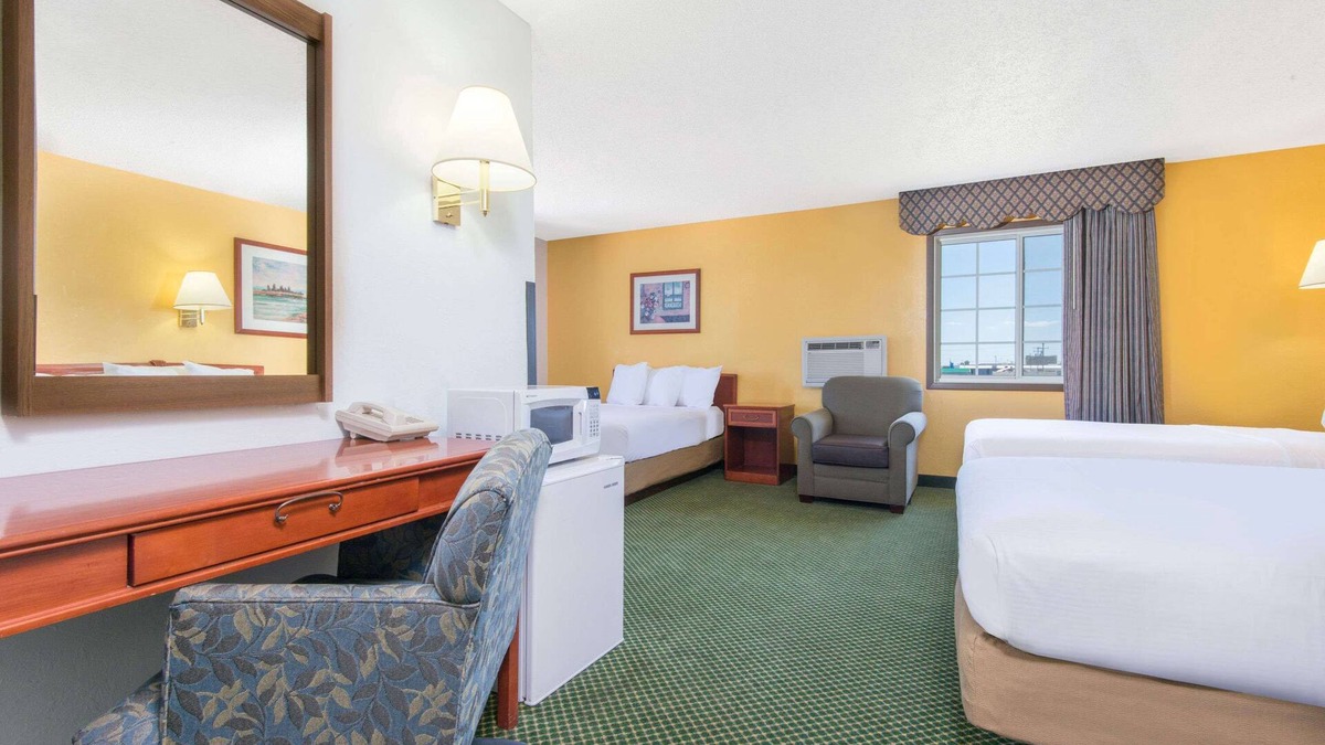Great Bend Hotel | Days Inn by Wyndham Great Bend