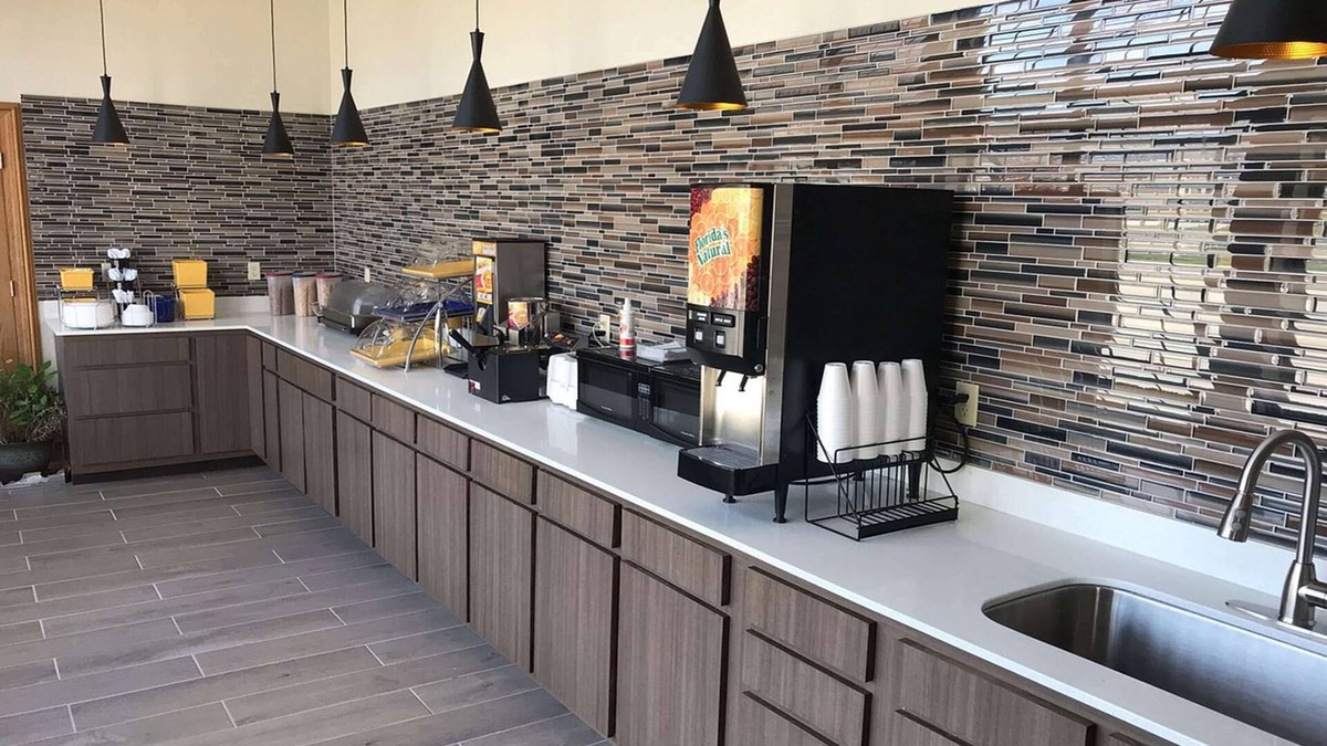 Grove Hotel | Days Inn by Wyndham Grove