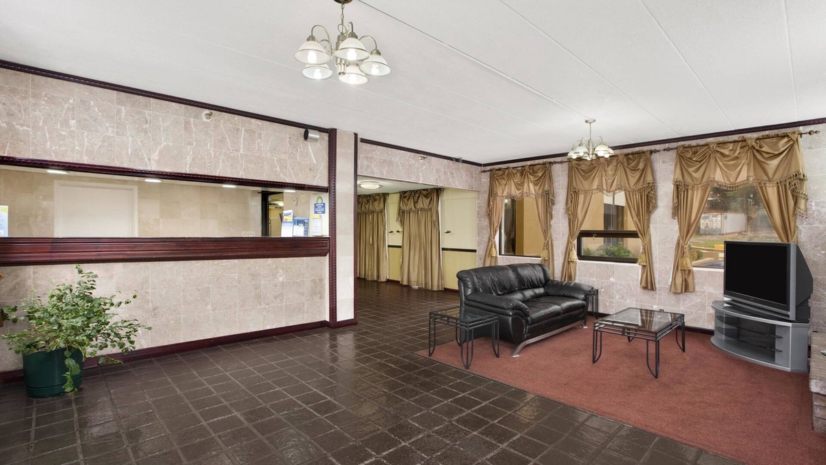 Hagerstown Hotel | Days Inn by Wyndham Hagerstown I-70