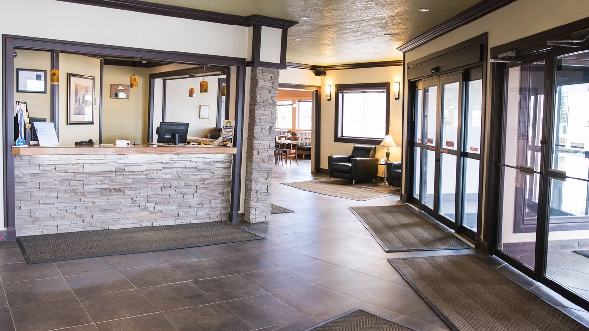 High Level Hotel | Days Inn by Wyndham High Level