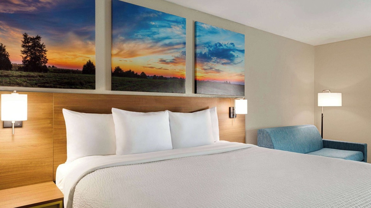 Hillsboro Hotel | Days Inn by Wyndham Hillsboro