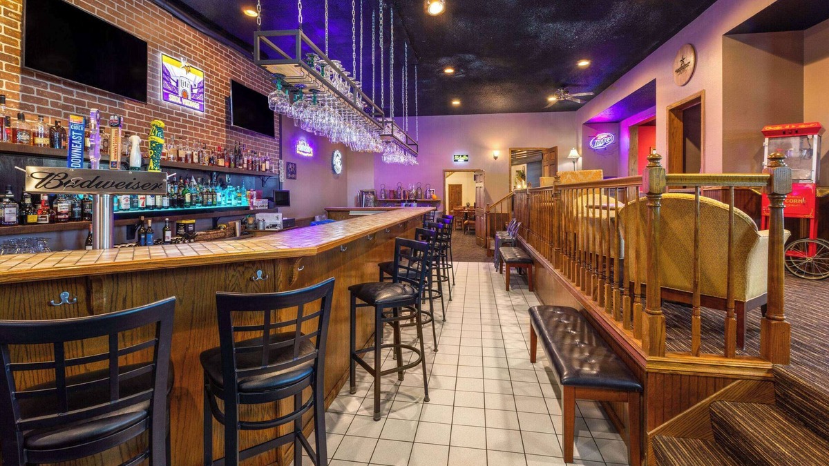 Hutchinson Hotel | Days Inn by Wyndham Hutchinson