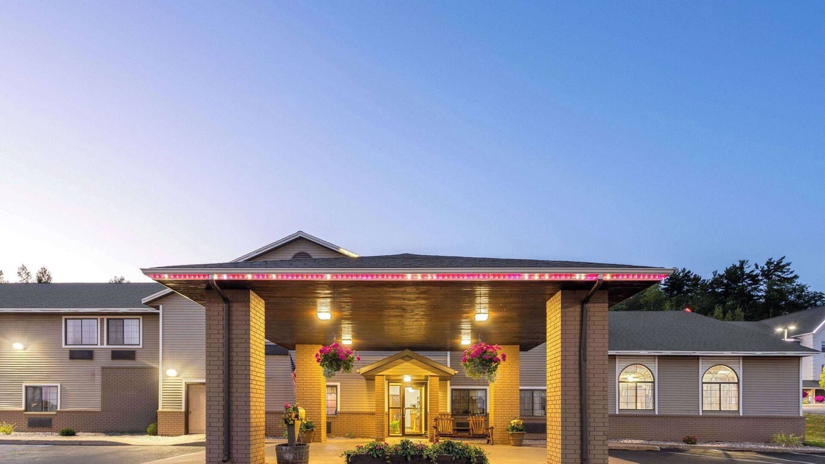 Iron Mountain Hotel | Days Inn by Wyndham Iron Mountain