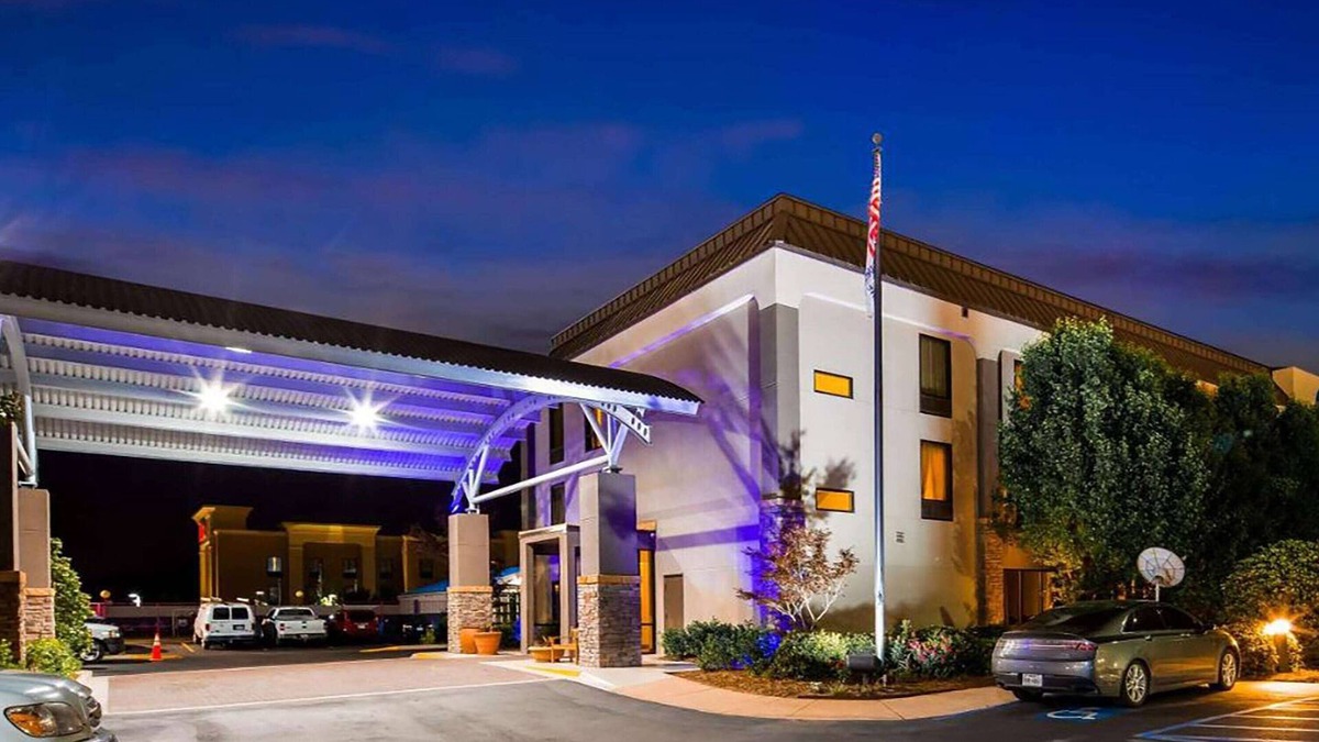 Laurel Hotel | Days Inn by Wyndham Laurel MS