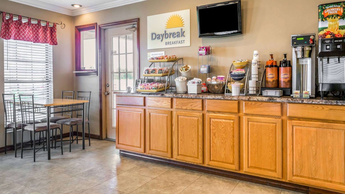 Madison Hotel | Days Inn by Wyndham Madison