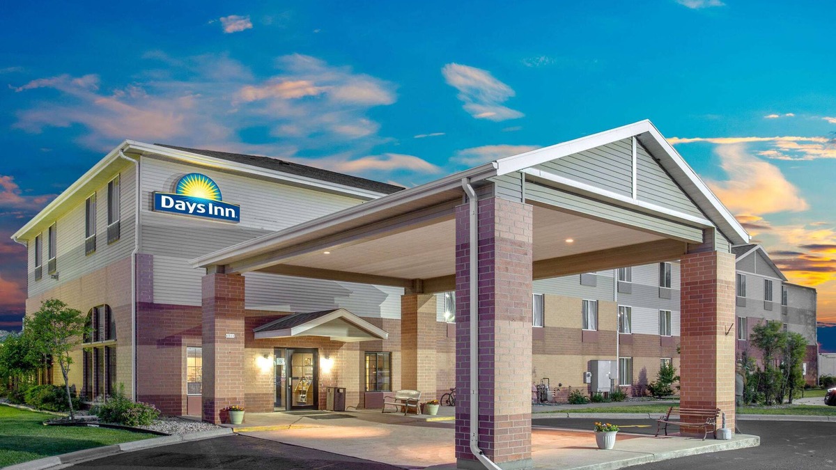 Windsor Hotel | Days Inn by Wyndham Madison NE/Windsor