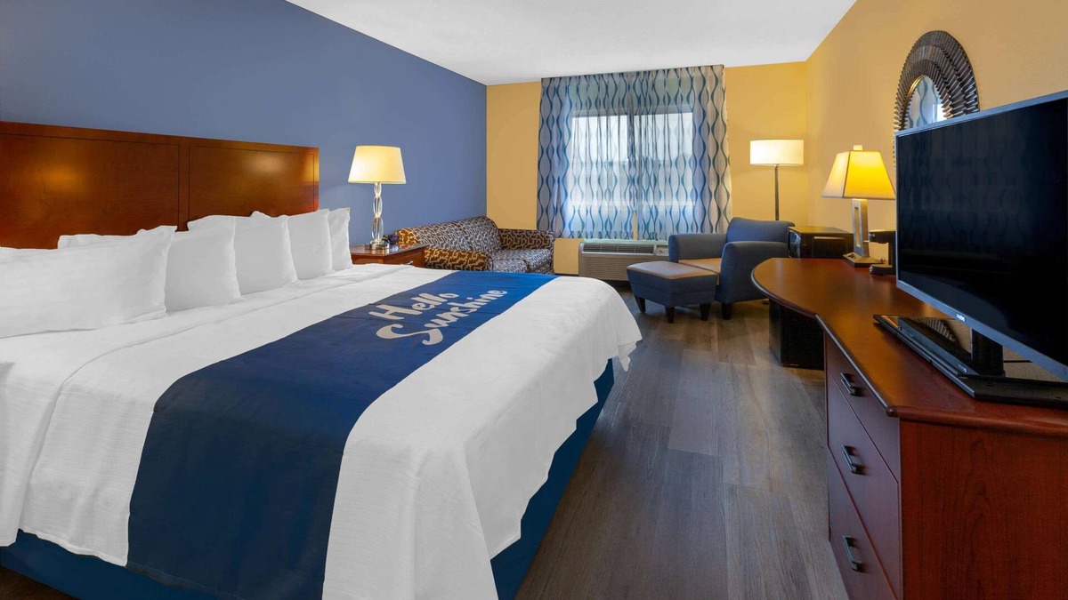 Milan Hotel | Days Inn by Wyndham Milan Sandusky South