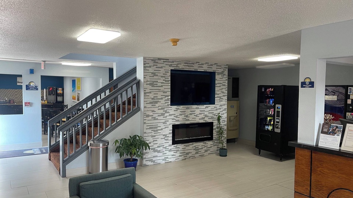 Muncie Hotel | Days Inn by Wyndham Muncie -Ball State University
